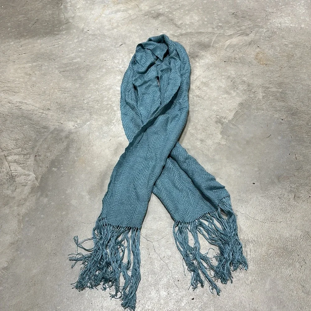 Blue/Green scarf‎ w/ tassels / Q-58